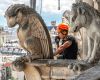 cordiste intervenant sur la façade d’un monument historique